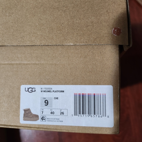 UGG Tan Platform Boots - Picture 6 of 7